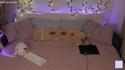 Snapshot of elovinora chatting on March 25, 2026, 8:26 pm Ela give me a thumbs up if you like it and this is important for the development of the account online show from March 25, 2026, 8:26 pm