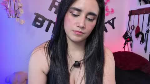 Snapshot of elowen_halley1 chatting on April 19, 2026, 7:05 pm elowen_halley1 online show from April 19, 2026, 7:05 pm