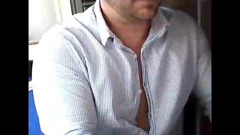 elpeladilla online show from November 23, 2025, 3:34 pm