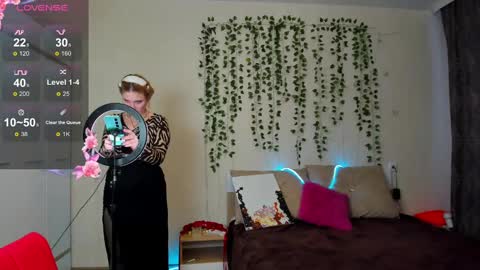 Snapshot of elsa_hot_here chatting on March 8, 2025, 2:01 am Elsa online show from March 8, 2025, 2:01 am