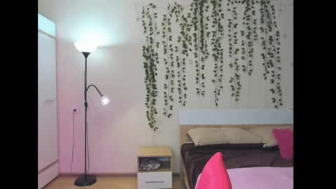 Snapshot of elsa_hot_here chatting on October 8, 2025, 1:47 am Elsa online show from October 8, 2025, 1:47 am