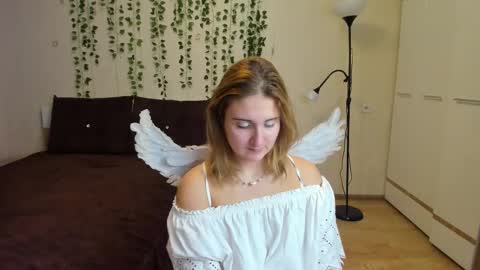 Snapshot of elsa_hot_here chatting on November 2, 2025, 9:33 am Elsa online show from November 2, 2025, 9:33 am