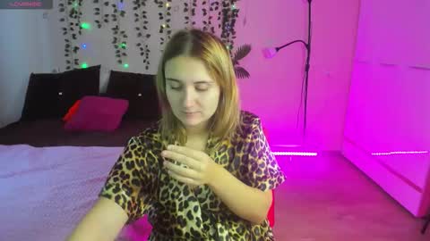 Snapshot of elsa_hot_here chatting on November 4, 2025, 7:29 am Elsa online show from November 4, 2025, 7:29 am