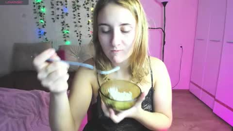 Snapshot of elsa_hot_here chatting on November 28, 2025, 1:52 am Elsa online show from November 28, 2025, 1:52 am