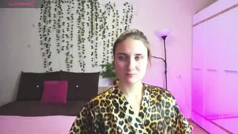 Snapshot of elsa_hot_here chatting on December 3, 2025, 12:25 pm Elsa online show from December 3, 2025, 12:25 pm