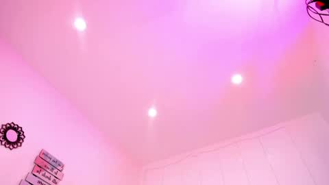 elsiemorrison online show from April 8, 2026, 4:29 pm