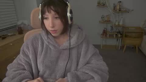 Snapshot of elslove chatting on December 1, 2025, 10:48 pm ELS online show from December 1, 2025, 10:48 pm