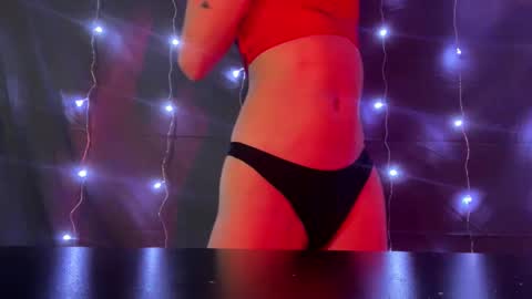 Evelyn online show from December 19, 2025, 7:10 pm