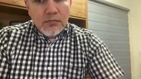Snapshot of elvecinoequipadon chatting on May 27, 2026, 1:57 am Petrhus Rockpic online show from May 27, 2026, 1:57 am