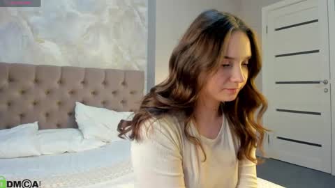 Elvienne online show from May 14, 2026, 11:50 am