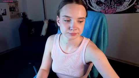 Elvienne online show from May 21, 2026, 3:35 am