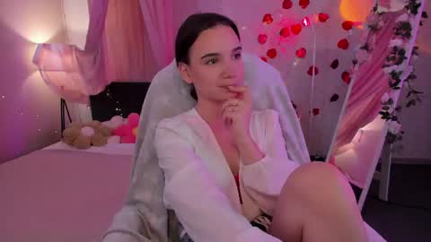 Elvienne online show from July 1, 2026, 3:08 am