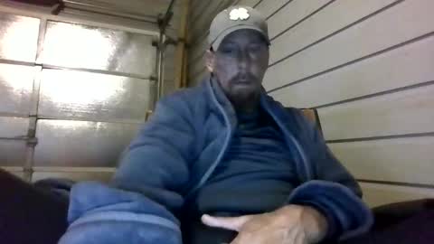Snapshot of elwooood7 chatting on April 19, 2026, 11:42 am elwooood7 online show from April 19, 2026, 11:42 am