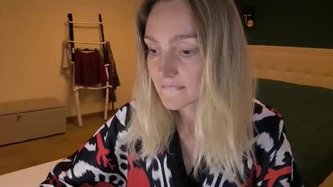 elyrasnarl online show from October 6, 2025, 7:44 pm