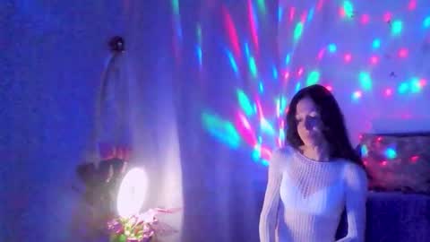 Elisa online show from October 6, 2025, 6:49 pm