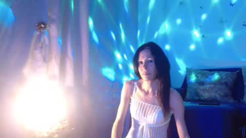 Elisa online show from November 10, 2025, 6:29 pm