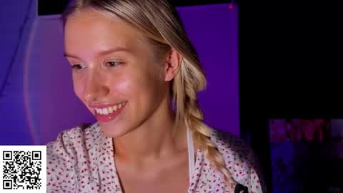 Elysia online show from November 10, 2025, 10:42 pm