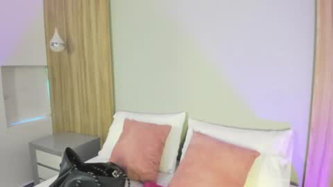 Snapshot of elysian20_ chatting on June 11, 2026, 12:14 pm E L Y online show from June 11, 2026, 12:14 pm