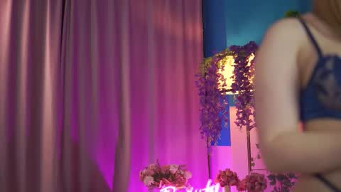 Elyssa online show from March 25, 2026, 7:31 pm