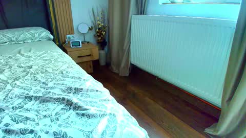 Snapshot of elyzabetth chatting on October 9, 2025, 7:17 am Ely online show from October 9, 2025, 7:17 am