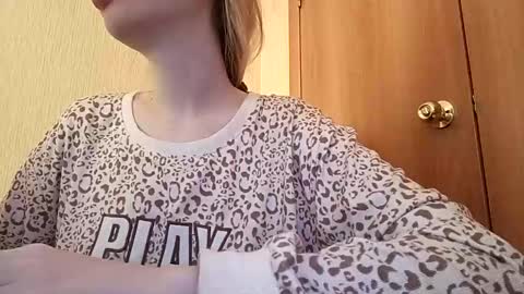 Snapshot of elza_com chatting on December 14, 2024, 6:02 am Elza Kom online show from December 14, 2024, 6:02 am