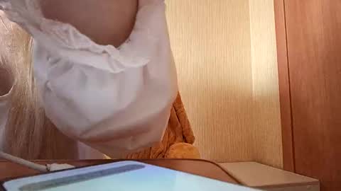 Snapshot of elza_com chatting on September 12, 2025, 3:39 am Elza Kom online show from September 12, 2025, 3:39 am