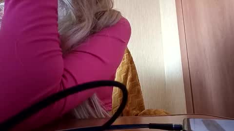 Snapshot of elza_com chatting on September 19, 2025, 3:41 am Elza Kom online show from September 19, 2025, 3:41 am