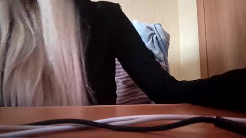 Snapshot of elza_com chatting on October 24, 2025, 7:16 am Elza Kom online show from October 24, 2025, 7:16 am