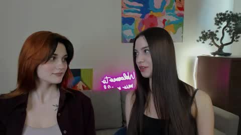 Snapshot of elza_rose chatting on May 21, 2026, 9:38 am elza_rose online show from May 21, 2026, 9:38 am