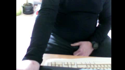 Em online show from April 17, 2026, 2:20 pm