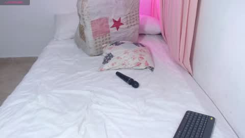 Snapshot of em_aa1 chatting on February 4, 2025, 10:02 pm A N D R E A online show from February 4, 2025, 10:02 pm