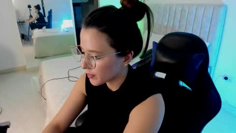 Estefany Martinez Acua INSTAGRAM ema 04oficial online show from April 11, 2026, 1:54 am