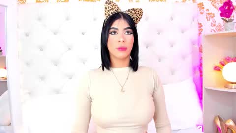 Snapshot of ema_lambert chatting on September 23, 2025, 6:33 pm Ema Lambert online show from September 23, 2025, 6:33 pm