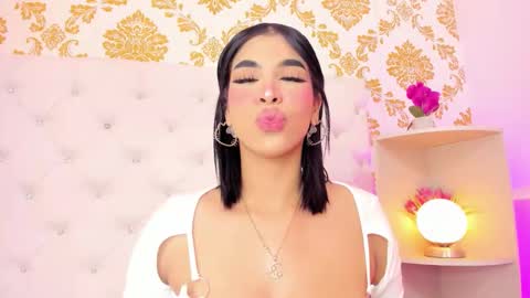 Snapshot of ema_lambert chatting on October 21, 2025, 3:24 pm Ema Lambert online show from October 21, 2025, 3:24 pm