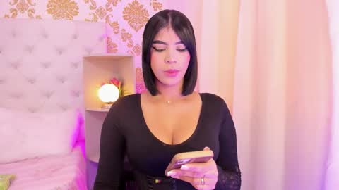 Snapshot of ema_lambert chatting on November 25, 2025, 2:39 pm Ema Lambert online show from November 25, 2025, 2:39 pm