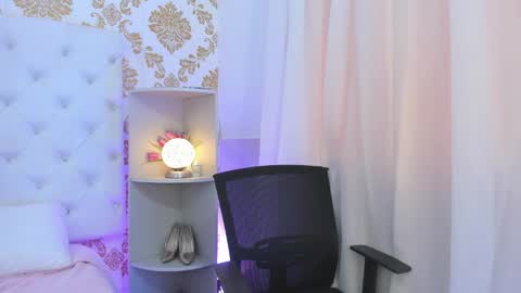 Snapshot of ema_lambert chatting on February 11, 2026, 4:56 pm Ema Lambert online show from February 11, 2026, 4:56 pm