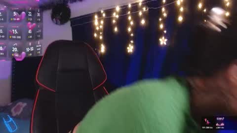 Snapshot of ema_ploxx chatting on December 4, 2025, 3:05 am ema_ploxx online show from December 4, 2025, 3:05 am