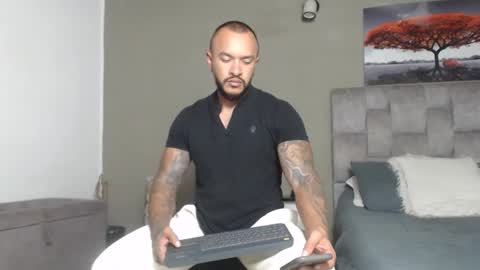 Snapshot of emanuelspencer chatting on February 24, 2026, 10:30 pm emanuelspencer online show from February 24, 2026, 10:30 pm