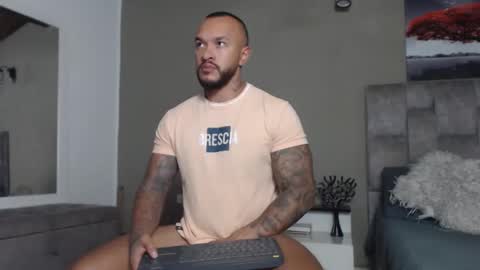 Snapshot of emanuelspencer chatting on March 31, 2026, 11:05 pm emanuelspencer online show from March 31, 2026, 11:05 pm