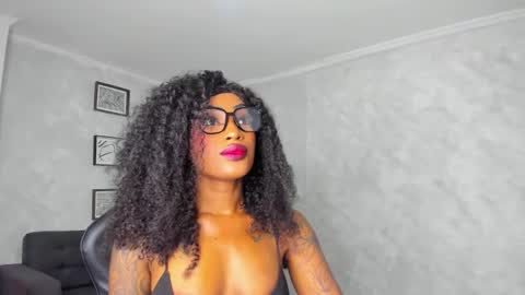 Snapshot of emattaylor chatting on February 25, 2026, 1:10 pm . online show from February 25, 2026, 1:10 pm