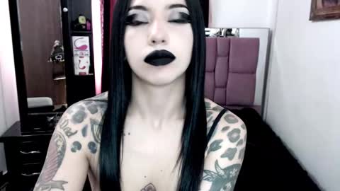 Snapshot of emearld_black chatting on January 28, 2025, 2:21 pm Emerald Black online show from January 28, 2025, 2:21 pm