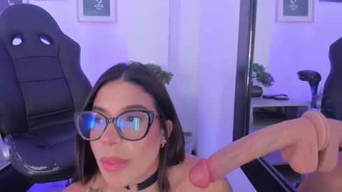 emelie_89 online show from March 3, 2025, 6:22 pm