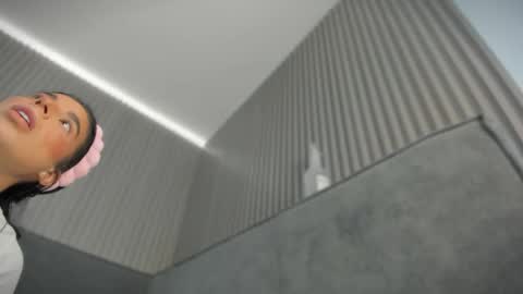 Snapshot of emelie_89 chatting on April 24, 2026, 11:34 am emelie_89 online show from April 24, 2026, 11:34 am