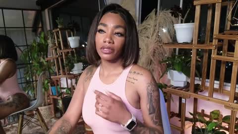 anyelii  online show from December 12, 2024, 2:26 am