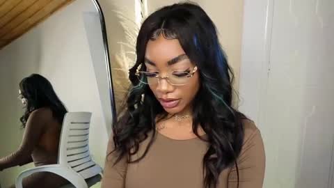 anyelii  online show from March 12, 2025, 7:49 pm