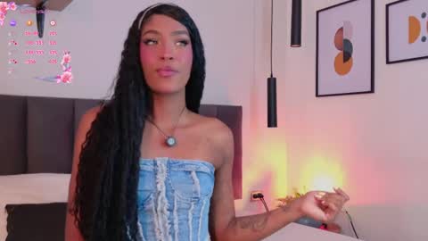 Emely online show from May 25, 2026, 10:32 am