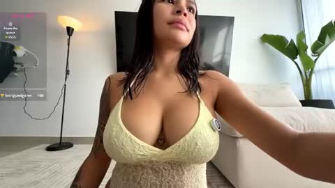 Snapshot of emely_dolce chatting on June 10, 2026, 1:10 pm ana online show from June 10, 2026, 1:10 pm