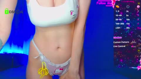 Emely online show from November 18, 2025, 3:34 am