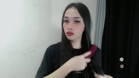 Snapshot of emelyn_fuckdoll chatting on January 27, 2025, 6:41 am Scarlett online show from January 27, 2025, 6:41 am