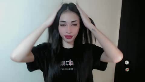 Snapshot of emelyn_fuckdoll chatting on January 28, 2025, 6:49 am Scarlett online show from January 28, 2025, 6:49 am